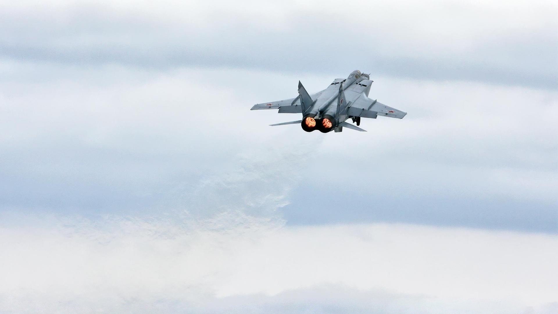 “选手奋力拼搏,武汉马拉松冲刺阶段见证奇迹”