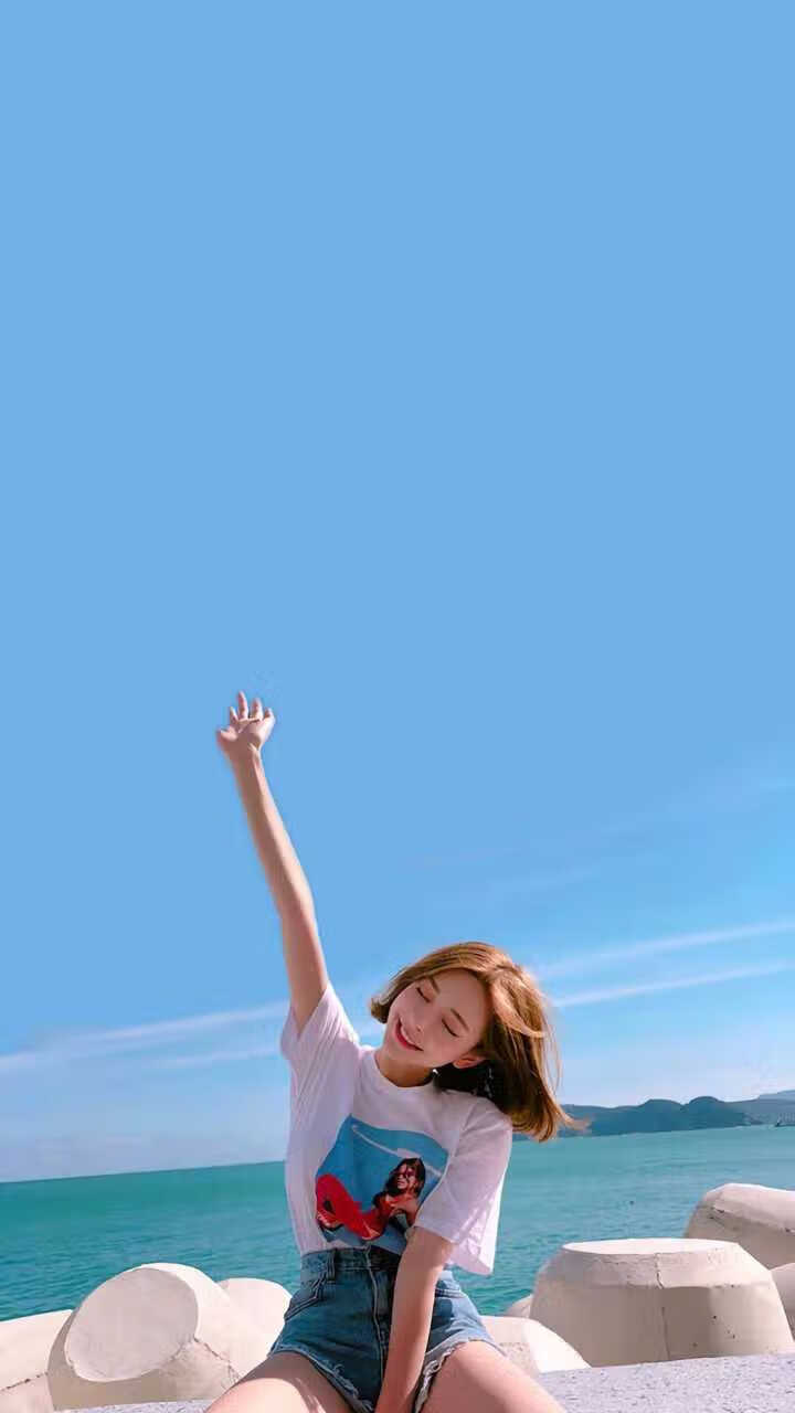 篮球青训推行小组互评制度增强团队协作，篮球团队训练